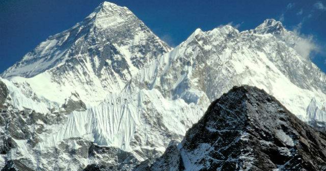 Nepalul poate extine valabilitatea permiselor de acces pe Everest