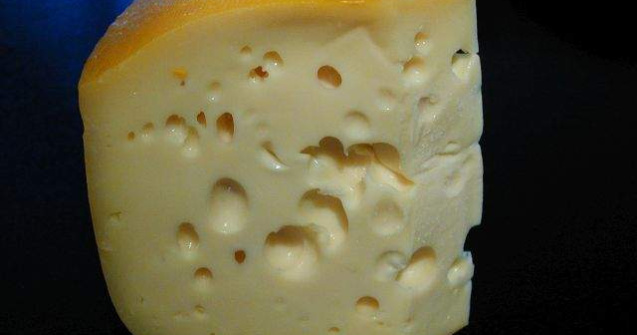 Studiu: Misterul gaurilor din cascavalul elvetian, elucidat