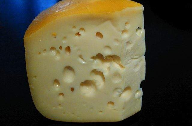 Studiu: Misterul gaurilor din cascavalul elvetian, elucidat