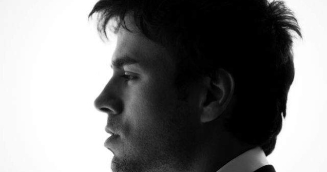 Enrique Iglesias, supus unei operatii de reconstructie a mainii