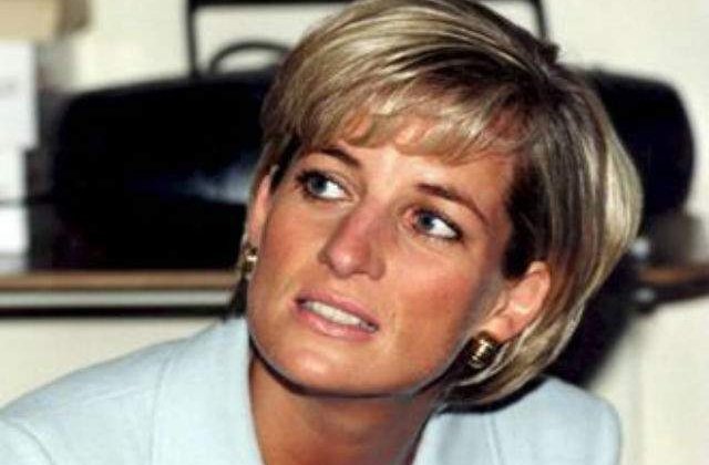 O rochie Versace a printesei Diana, estimata la 80.000 de dolari, scoasa la licitatie