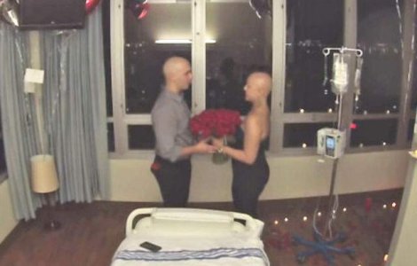 Emotionant: si-a cerut iubita de nevasta in ultima zi de chimioterapie