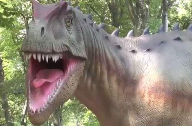[Video] Dino Parc Rasnov, unul dintre cele mai mari parcuri cu dinozauri din Europa, se deschide vineri