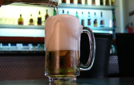  Top  Stii cum sa bei BERE? GRESELI frecvente pe care le faci cand o consumi