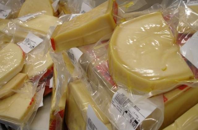 ANSVSA: Cumparati alimente din spatii autorizate si pastrati-le in conditii adecvate