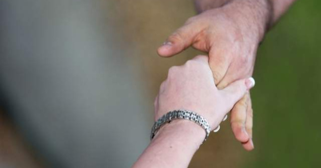 Actorii Emma Roberts si Evan Peters s-au DESPARTIT