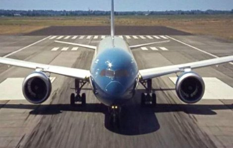 Trebuie sa vezi cum decoleaza acest avion. Iti taie respiratia