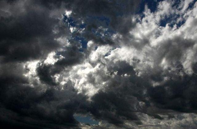 Avertizare COD GALBEN de ploi si vijelii in urmatoarele ore