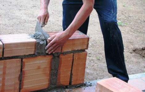 Romanii isi renoveaza singuri casele cu ajutorul informatiilor de pe internet