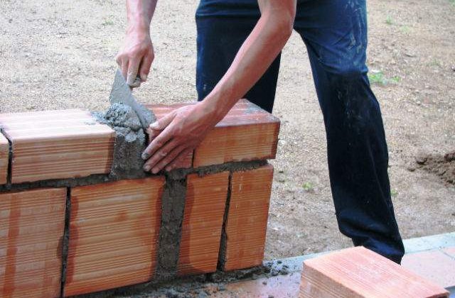 Romanii isi renoveaza singuri casele cu ajutorul informatiilor de pe internet