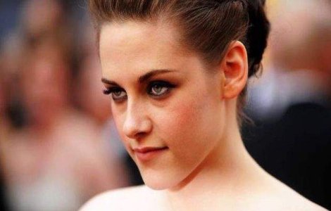 Kristen Stewart, protagonista francizei "Twilight", are o relatie cu asistenta ei