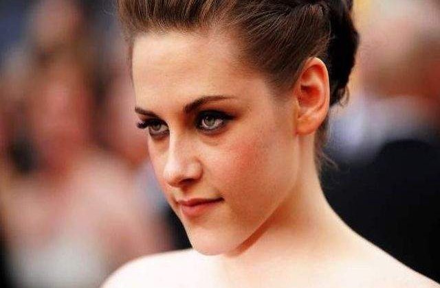 Kristen Stewart, protagonista francizei "Twilight", are o relatie cu asistenta ei