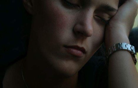 Studiu: Tulburarile de somn, factor de risc major in declasarea crizelor cardiace si AVC