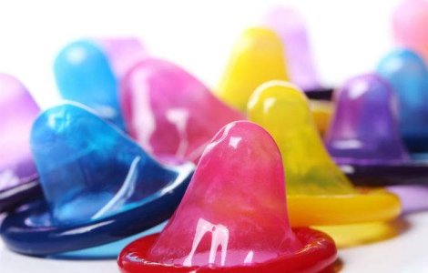 A fost inventat prezervativul care isi schimba culoarea daca ai un BTS