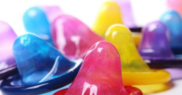 A fost inventat prezervativul care isi schimba culoarea daca ai un BTS