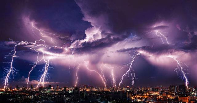 Vanatorul de furtuna: Fotografiile lui Andy Holz sunt superbe