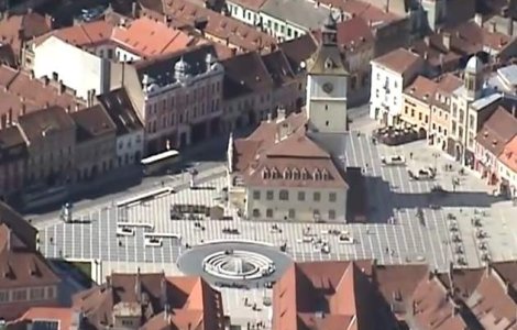 Brasov: Zidul unei cladiri din Piata Sfatului s-a PRABUSIT