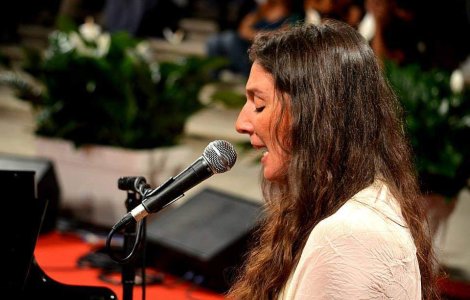  Video  Regina contemporana a muzicii fado concerteaza la Bucuresti