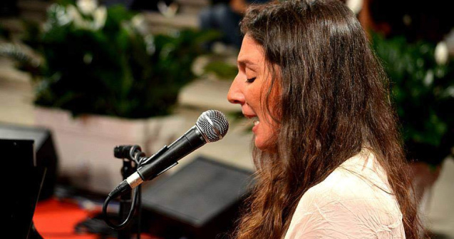  Video  Regina contemporana a muzicii fado concerteaza la Bucuresti