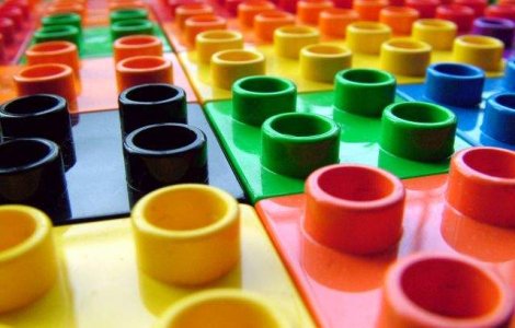  Video  Nou record mondial: Copiii italieni au construit cel mai inalt turn Lego din lume