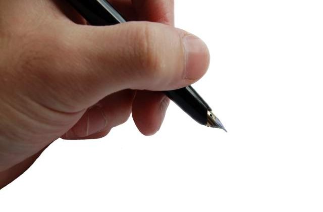 Actul normativ de completare a Legii privind restituirea imobilelor luate abuziv, promulgat de Iohannis