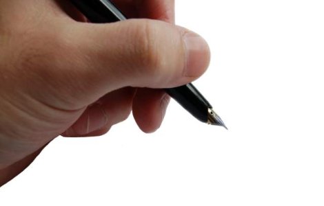 Actul normativ de completare a Legii privind restituirea imobilelor luate abuziv, promulgat de Iohannis