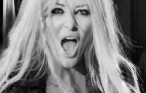  Video  Trebuie sa vezi noul videoclip al Deliei. Este superb!