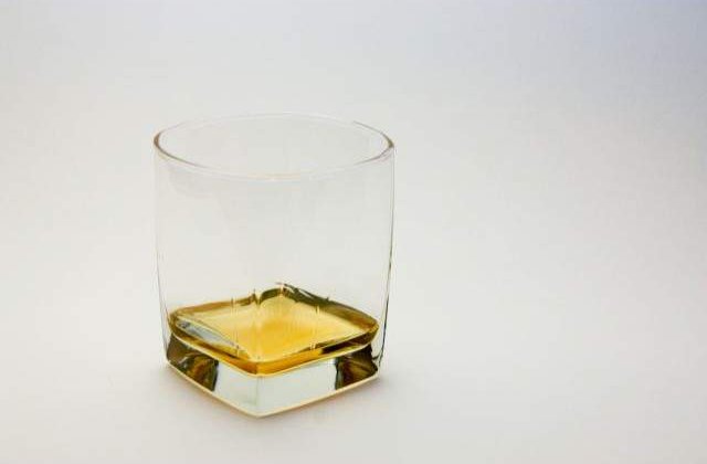 Studiu: Alcoolismul ar putea fi tratat in curand cu ajutorul realitatii virtuale