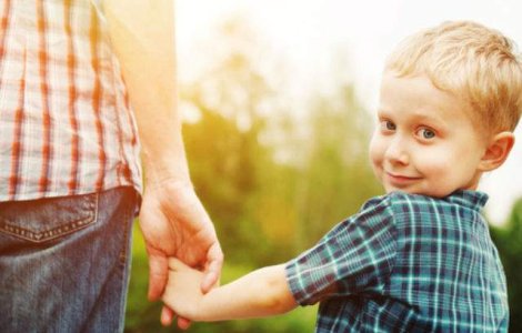 Pe cine iubesti mai mult, pe mami sau pe tati? Raspunsurile sunt ilare