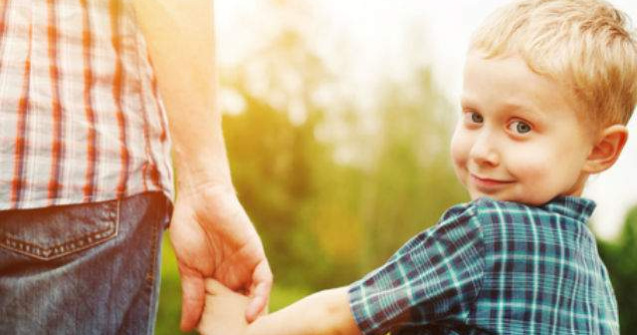 Pe cine iubesti mai mult, pe mami sau pe tati? Raspunsurile sunt ilare