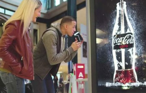  Video  Coca Cola a realizat prima reclama care poate fi "bauta"