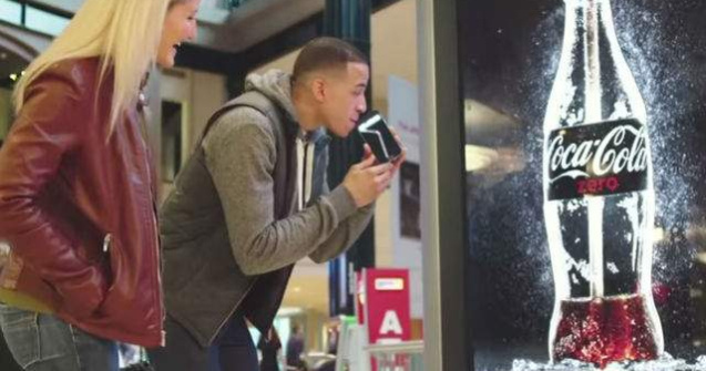  Video  Coca Cola a realizat prima reclama care poate fi "bauta"
