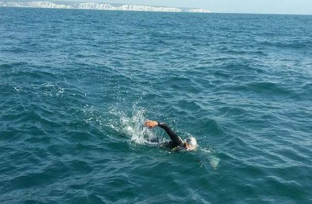 Andrei Rosu, primul roman care trece Canalul Manecii inot