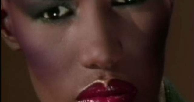 Grace Jones isi lanseaza volumul de memorii in toamna