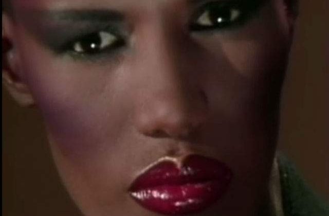 Grace Jones isi lanseaza volumul de memorii in toamna