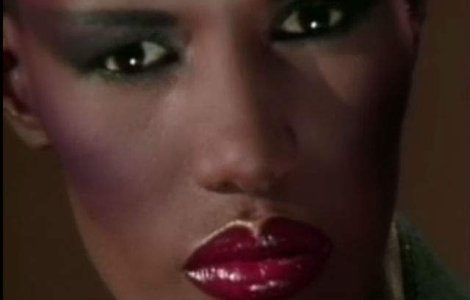 Grace Jones isi lanseaza volumul de memorii in toamna