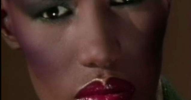 Grace Jones isi lanseaza volumul de memorii in toamna