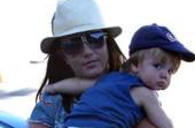 Britney Spears a ramas fara avocati