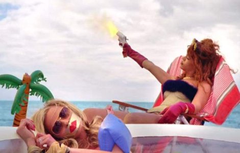 Noul clip al Rihannei este NSFW: Bitch Better Have My Money