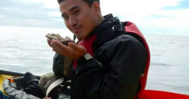 Acest barbat da 10.000 dolari oricui il ajuta sa isi gaseasca o iubita