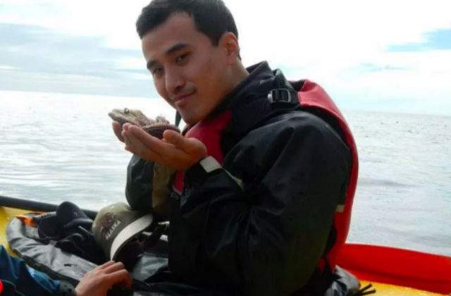 Acest barbat ofera 10.000 de dolari oricui il ajuta sa isi gaseasca o iubita