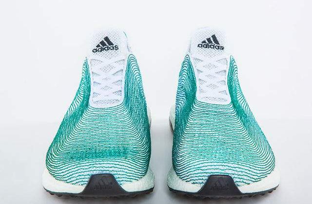 [FOTO] Adidas a creat un pantof sport folosind deseuri din ocean