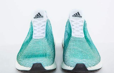  Foto  Adidas a creat un pantof sport folosind deseuri din ocean
