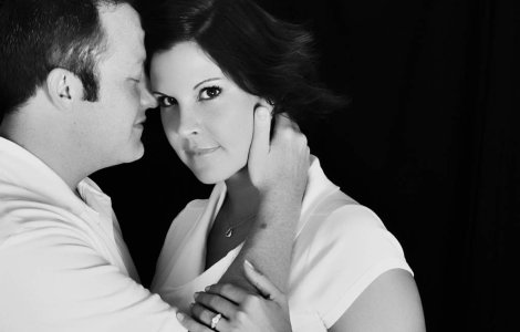 Studiu: Debutul vietii sexuale, influentat de atitudinea prietenilor