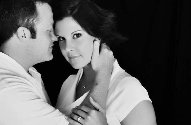 Studiu: Debutul vietii sexuale, influentat de atitudinea prietenilor