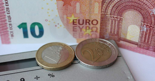 Eurodeputat: Moneda euro nu valoreaza mai mult decat hartia igienica