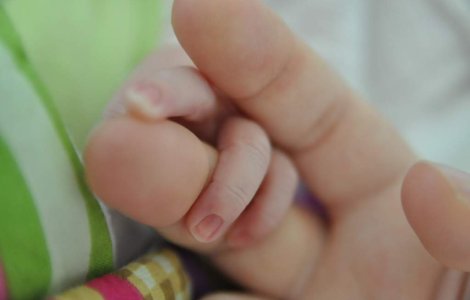 INS: Numarul nasterilor, in scadere in luna mai