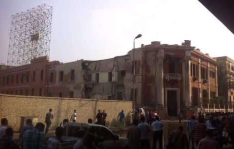 Atentat TERORIST la Consulatul Italiei de la Cairo. Un mort si 4 raniti!