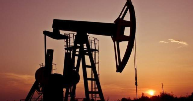 Pretul petrolului scade, in asteptarea unui acord in domeniul nuclear cu Iranul
