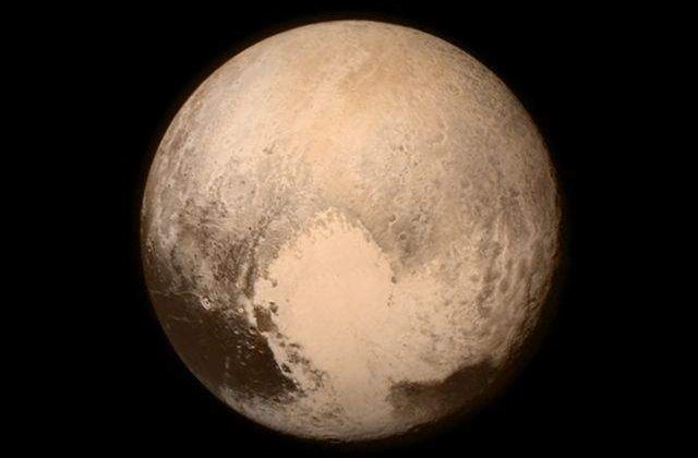 Sonda americana New Horizons s-a "intalnit" cu Pluto